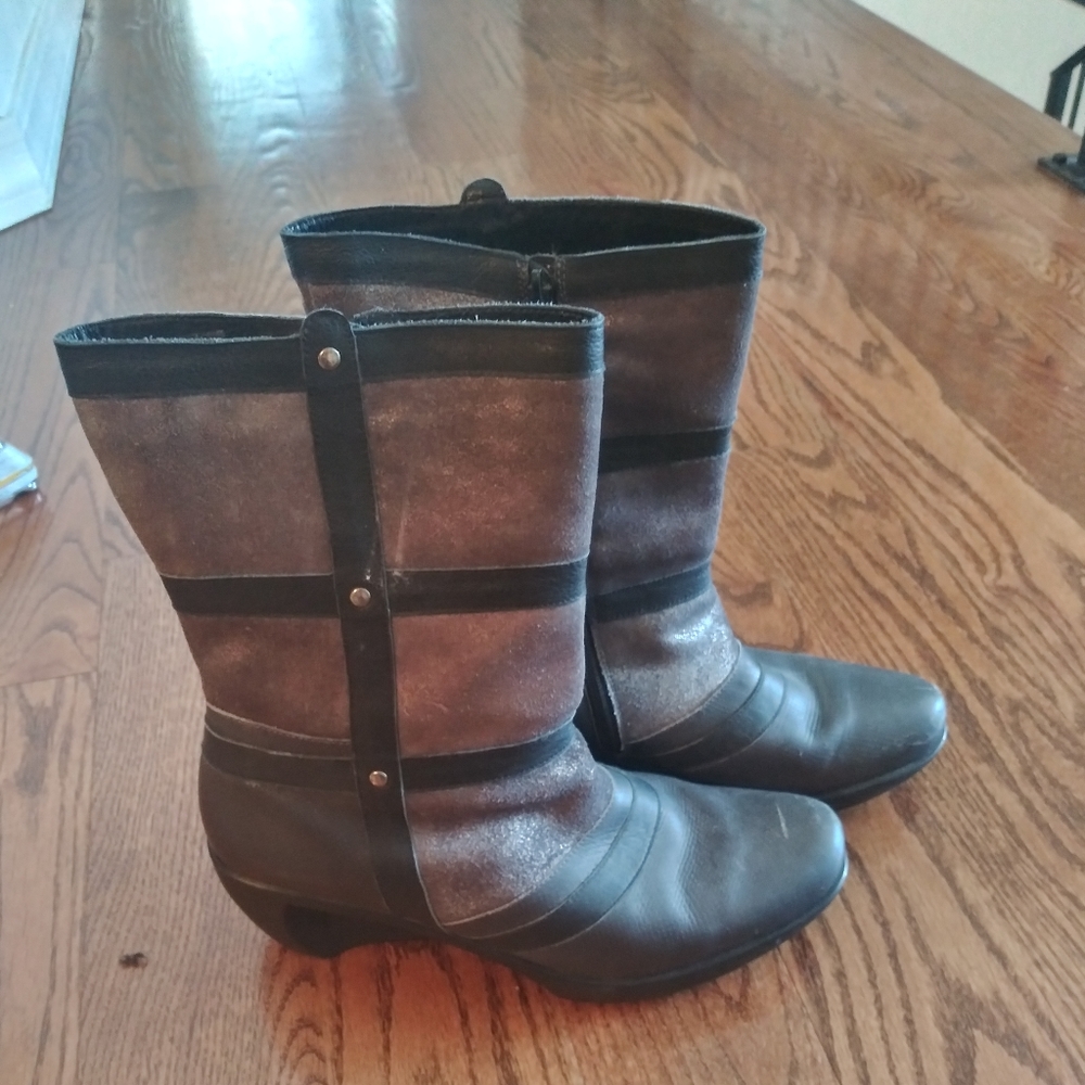 Naot Moon Wedge Grey Metallic Boots Size 42/11